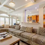 Insperit Home At Galleria With Heated Pool Spa