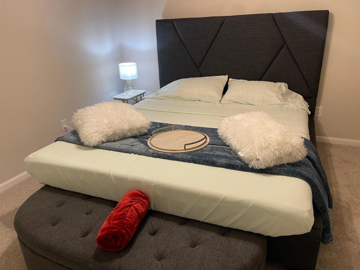 Insperit At Galleria With Heated Pool Holiday home *