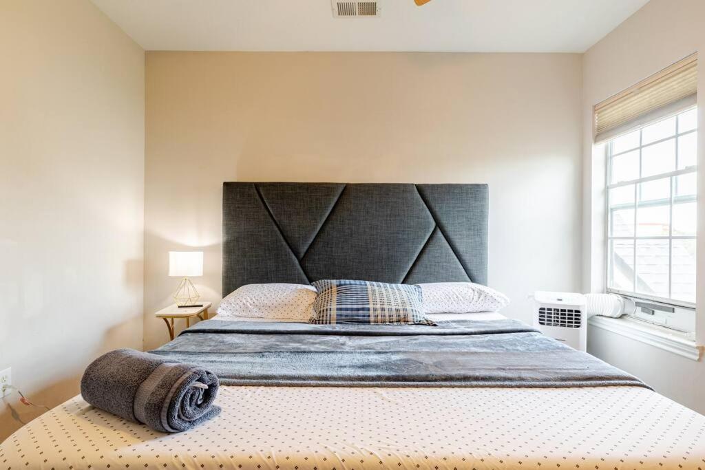 Insperit At Galleria With Heated Pool Holiday home Houston